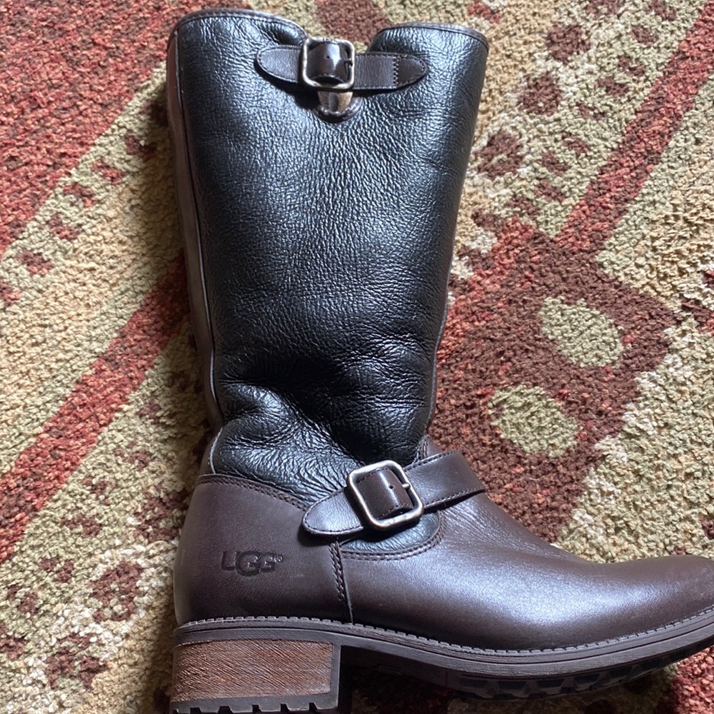 Brown boots.